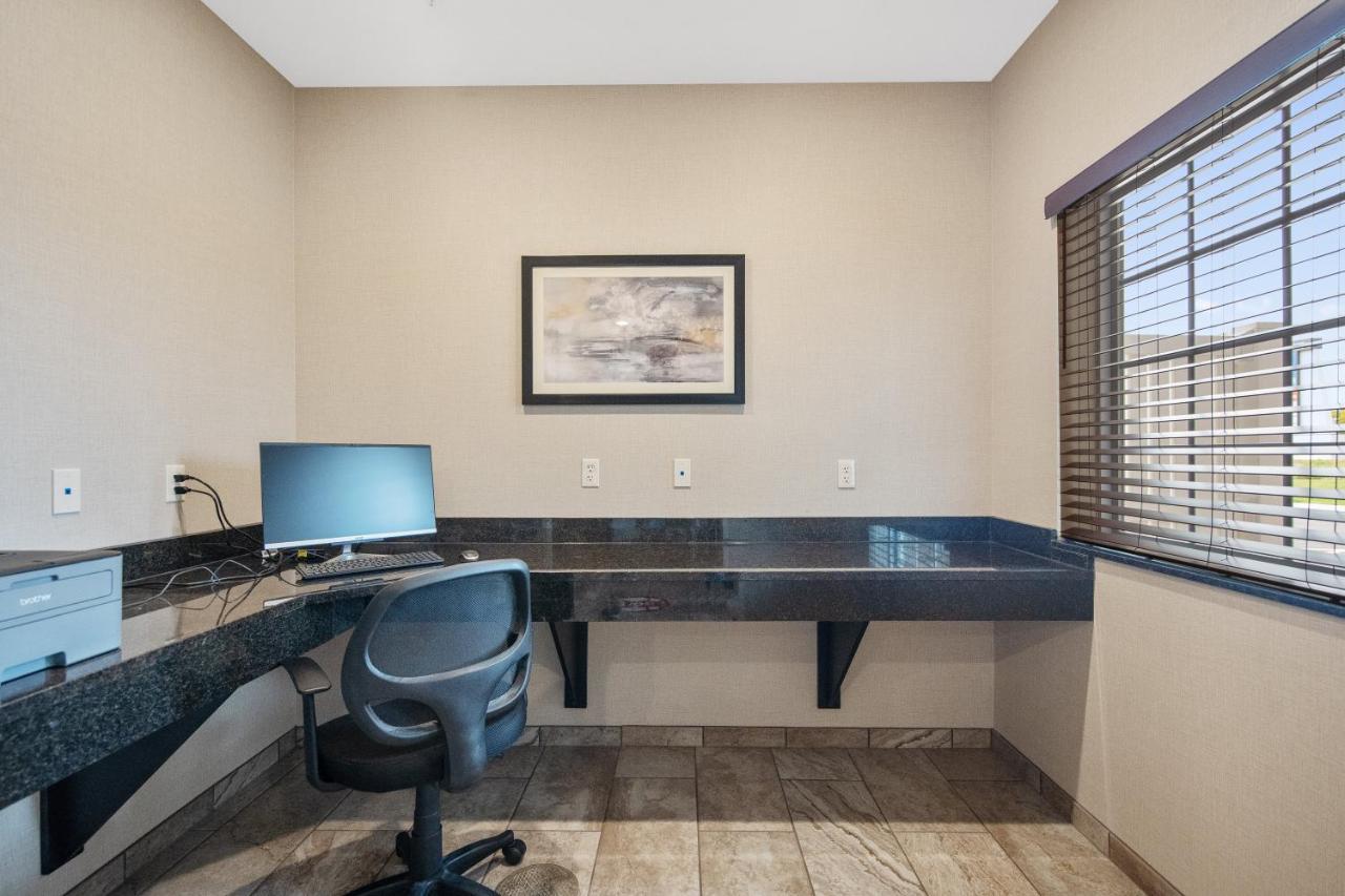 Cobblestone Hotel&Suites - Austin Extérieur photo